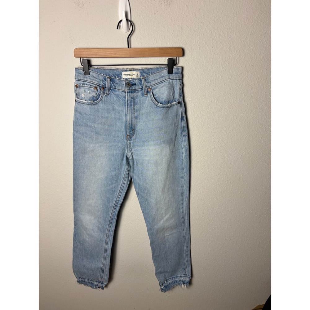 Abercrombie & Fitch High Rise Mom Jeans Light Wash Distressed Raw Hem 27 4R